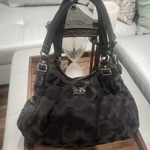 Coach Black Shoulder Bag with Sleek Design